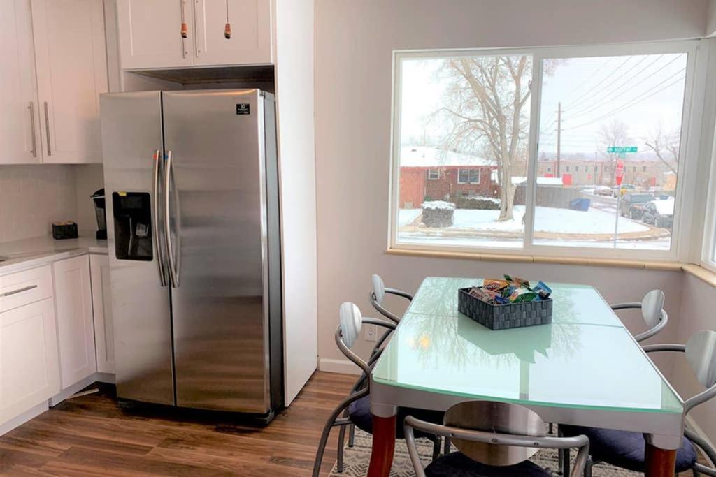 2 King Beds In Cool Upper Unit In Apartamento DEN