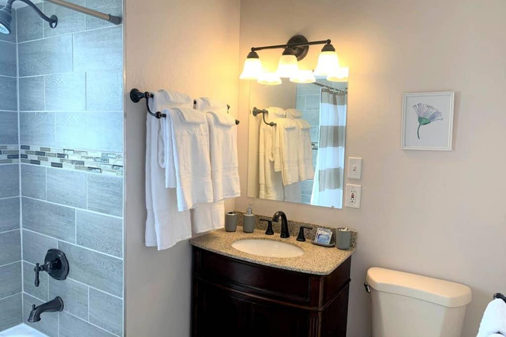2 King Beds In Cool Upper Unit In DEN